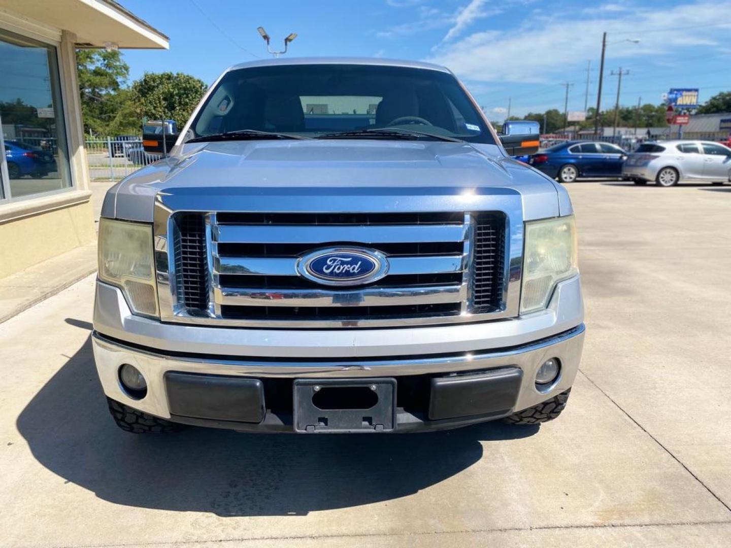 2010 SILVER FORD F150 SUPERCREW (1FTEW1C84AF) with an 4.6L engine, Automatic transmission, located at 4415 NE 28th St., Haltom City, TX, 76117, (817) 222-9334, 0.000000, 0.000000 - Photo#2