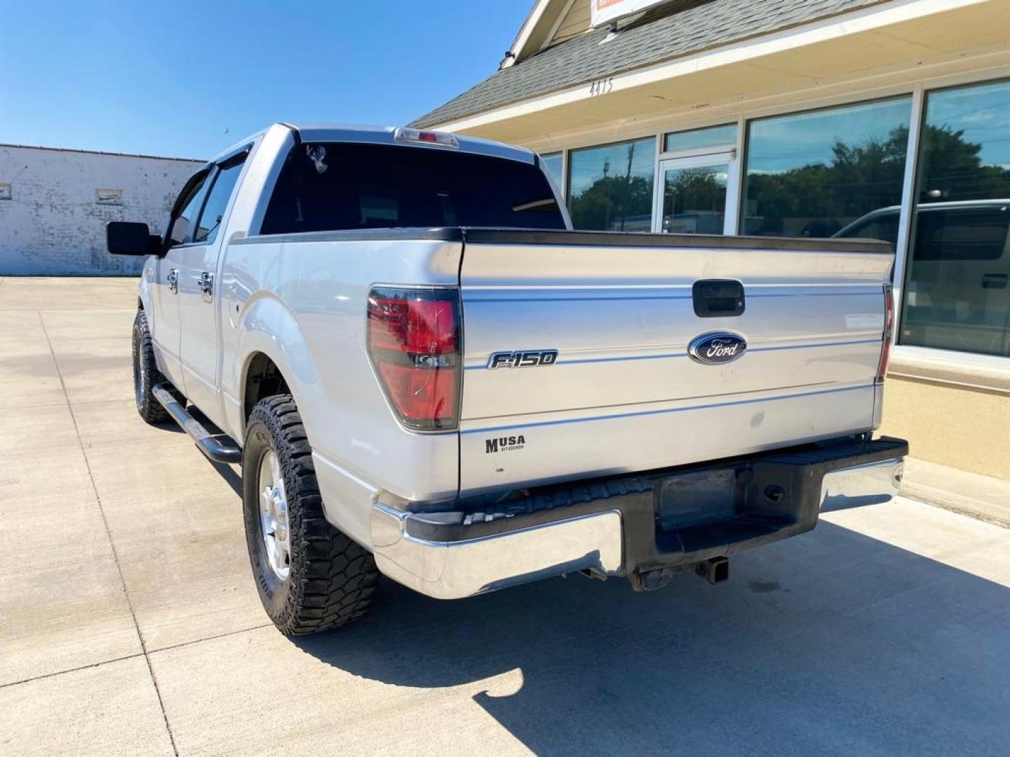 2010 SILVER FORD F150 SUPERCREW (1FTEW1C84AF) with an 4.6L engine, Automatic transmission, located at 4415 NE 28th St., Haltom City, TX, 76117, (817) 222-9334, 0.000000, 0.000000 - Photo#3