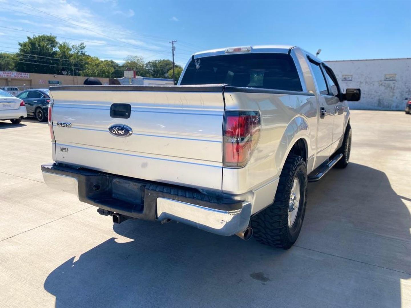 2010 SILVER FORD F150 SUPERCREW (1FTEW1C84AF) with an 4.6L engine, Automatic transmission, located at 4415 NE 28th St., Haltom City, TX, 76117, (817) 222-9334, 0.000000, 0.000000 - Photo#5