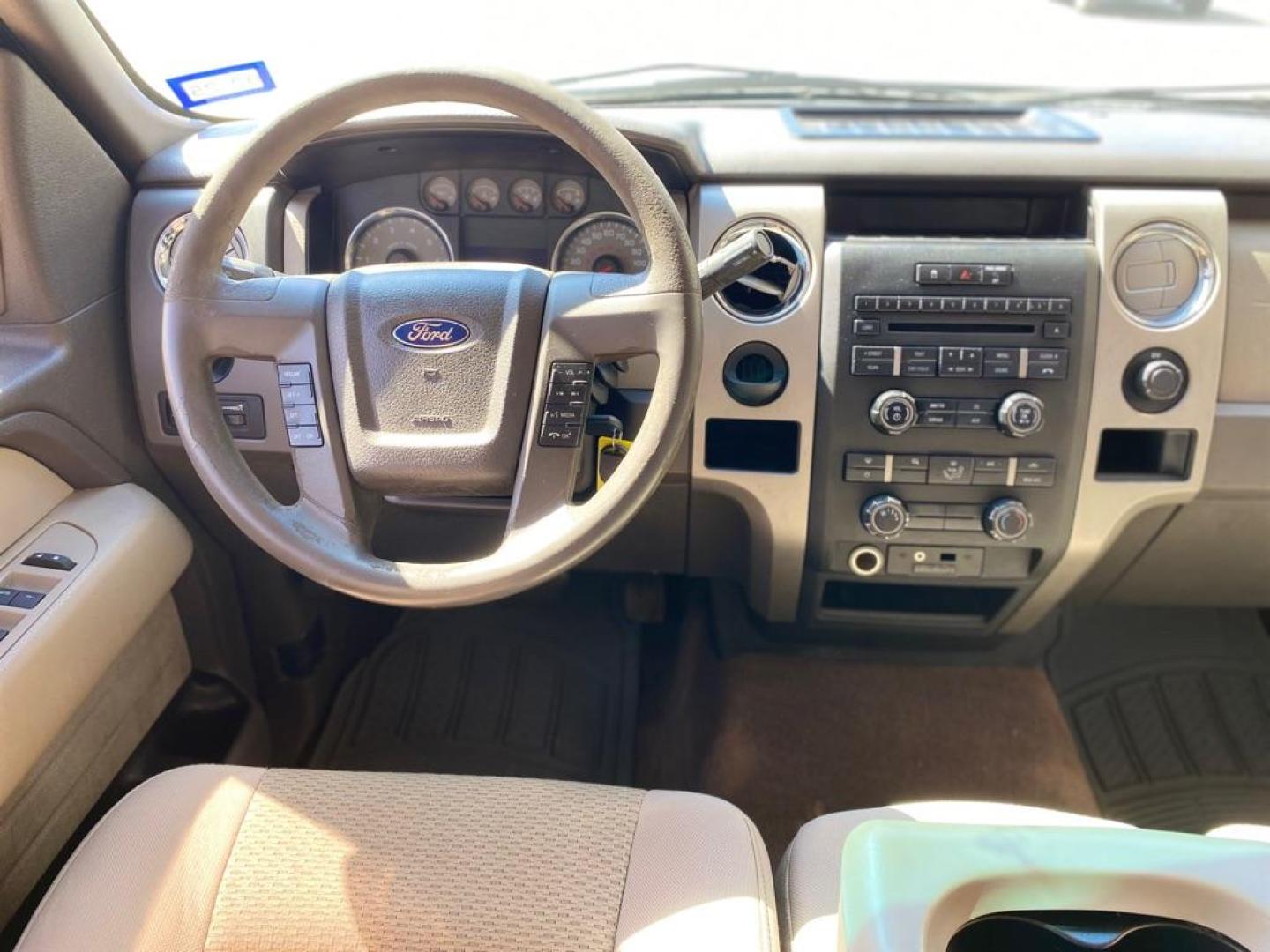 2010 SILVER FORD F150 SUPERCREW (1FTEW1C84AF) with an 4.6L engine, Automatic transmission, located at 4415 NE 28th St., Haltom City, TX, 76117, (817) 222-9334, 0.000000, 0.000000 - Photo#6