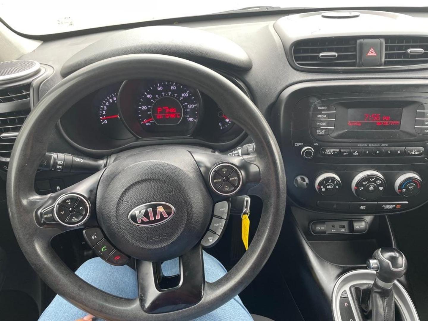 2015 GRAY KIA SOUL (KNDJN2A29F7) with an 1.6L engine, Automatic transmission, located at 4415 NE 28th St., Haltom City, TX, 76117, (817) 222-9334, 0.000000, 0.000000 - Photo#6